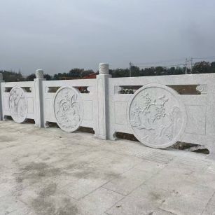 林芝芝麻白河道栏杆 石材栏杆
