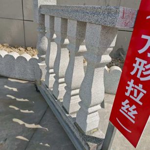林芝芝麻白阳台栏杆