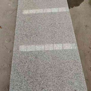 林芝芝麻白光面毛板