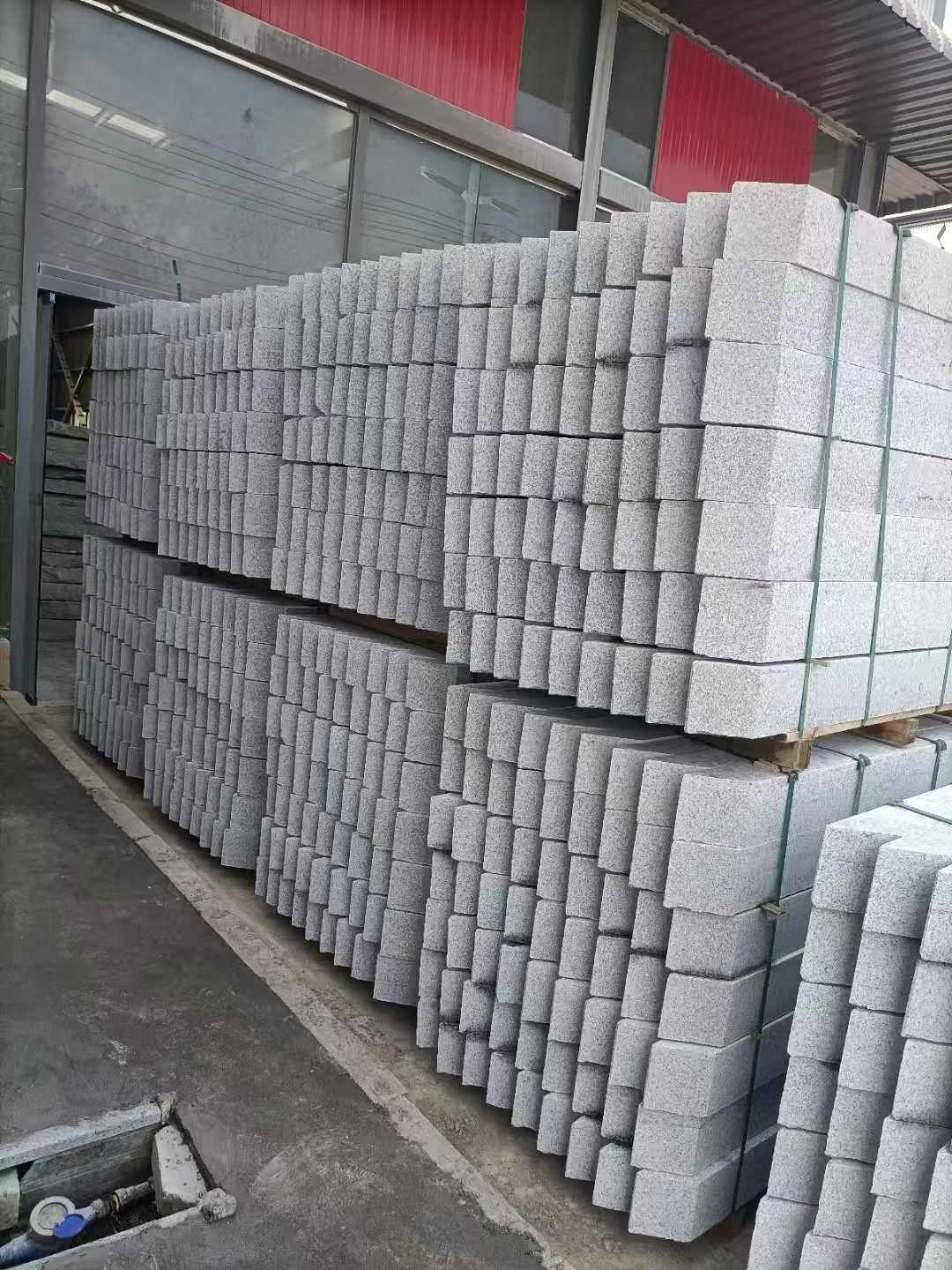 林芝芝麻白树围石 树池