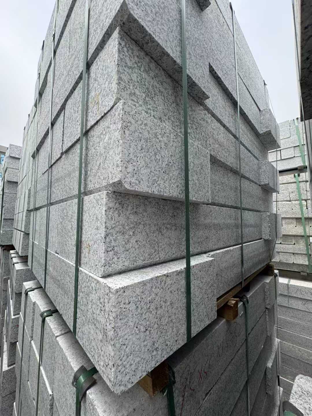 林芝芝麻白路牙石 马路牙子