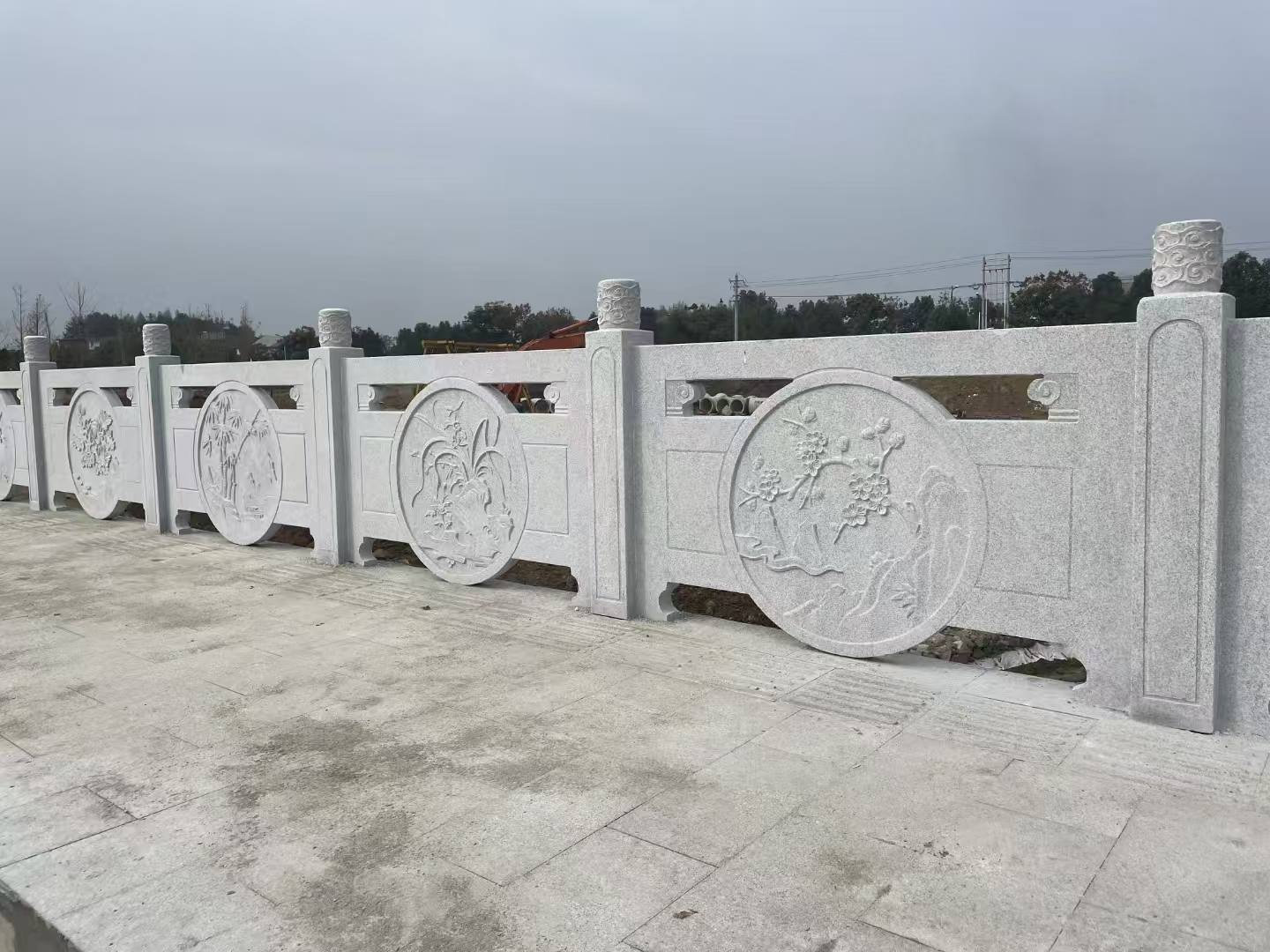 林芝芝麻白河道栏杆 石材栏杆
