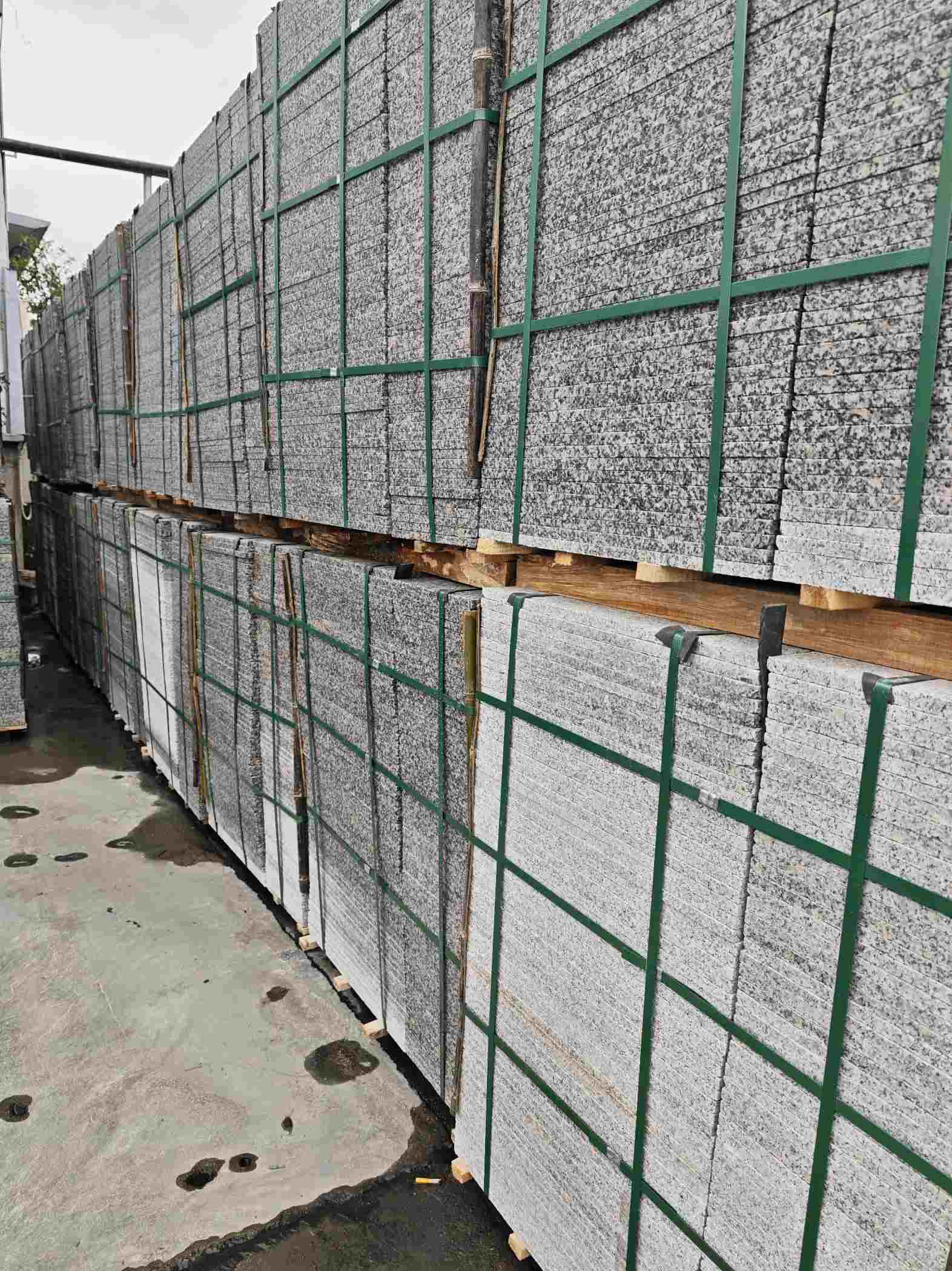 林芝芙蓉白地铺石，石材地铺石