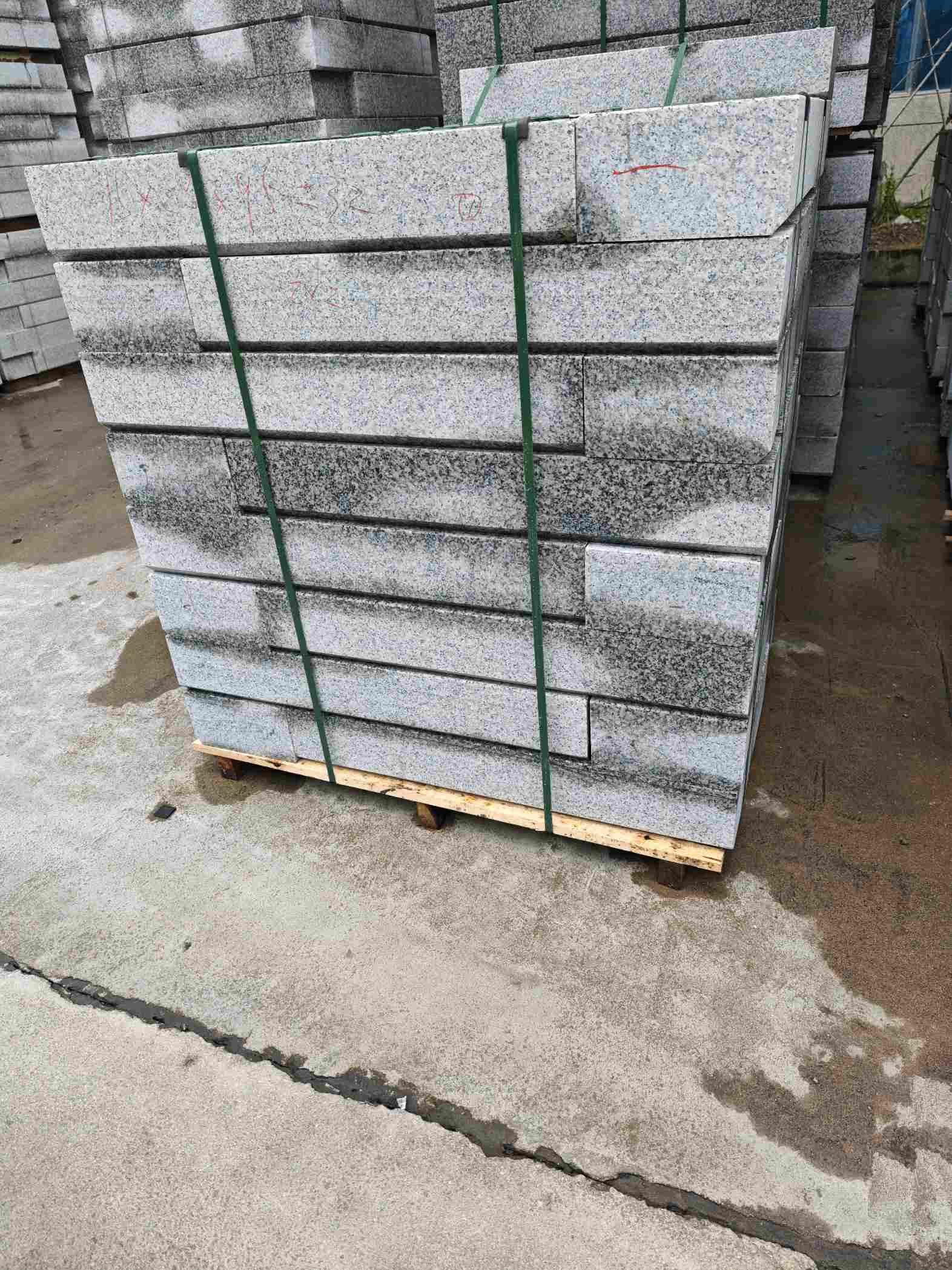 林芝芙蓉白路牙石，马路牙子