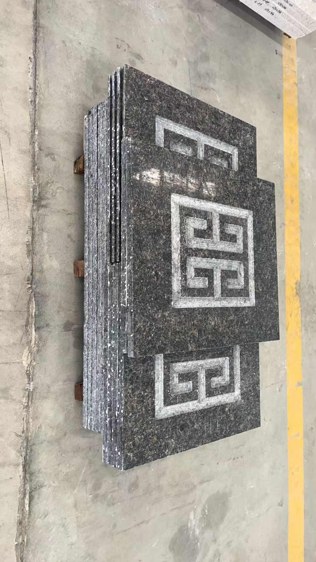 林芝英国棕回纹雕刻版