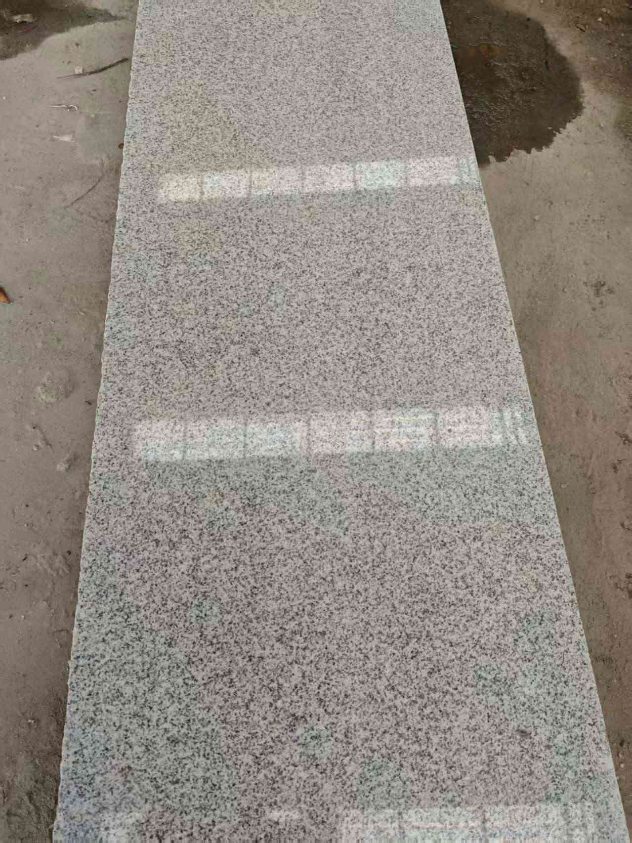 林芝芝麻白光面毛板