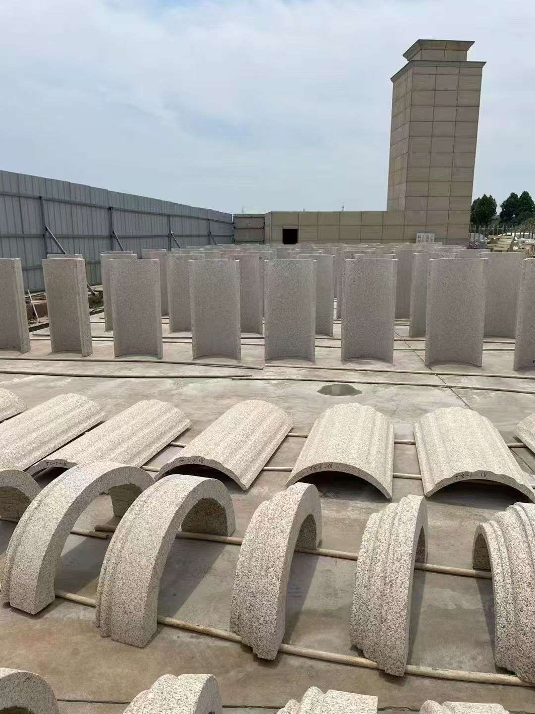 林芝黄金麻别墅柱皮 异形 线条定制